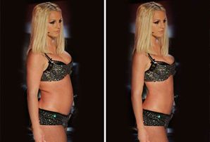 À gauche: photo de Britney Spears. À droite: photo originale